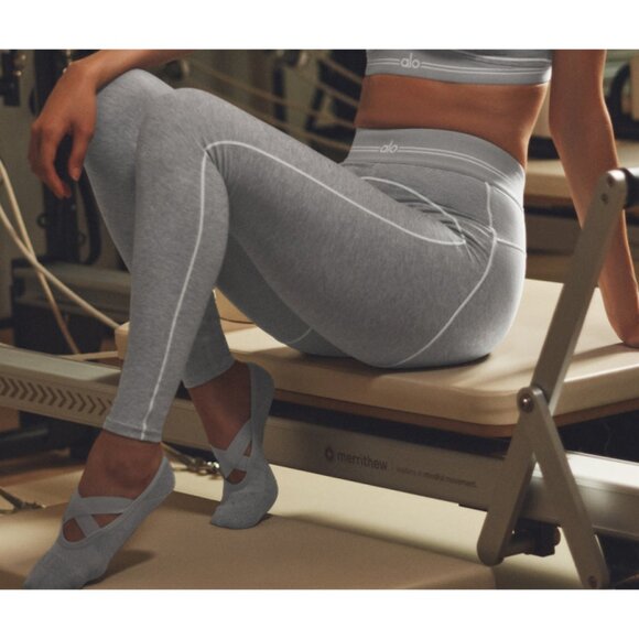 Alo Alosoft High-Waist Heart Throb Leggings Athletic Heather Grey White Hi-Rise - Picture 5 of 16